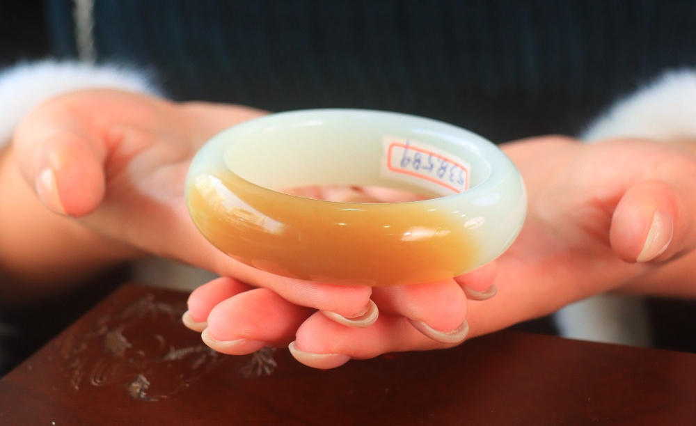 作品：糖白 玉镯